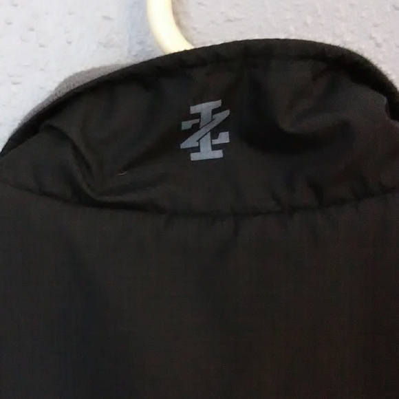 ⏳ ❄️ IZOD Black Gray Reversible Vest  Size M - Picture 3 of 6